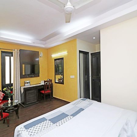 Oyo 13451 Star Corporate Avenue Hotel Ню Делхи Екстериор снимка