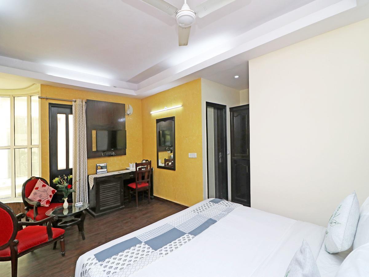 Oyo 13451 Star Corporate Avenue Hotel Ню Делхи Екстериор снимка