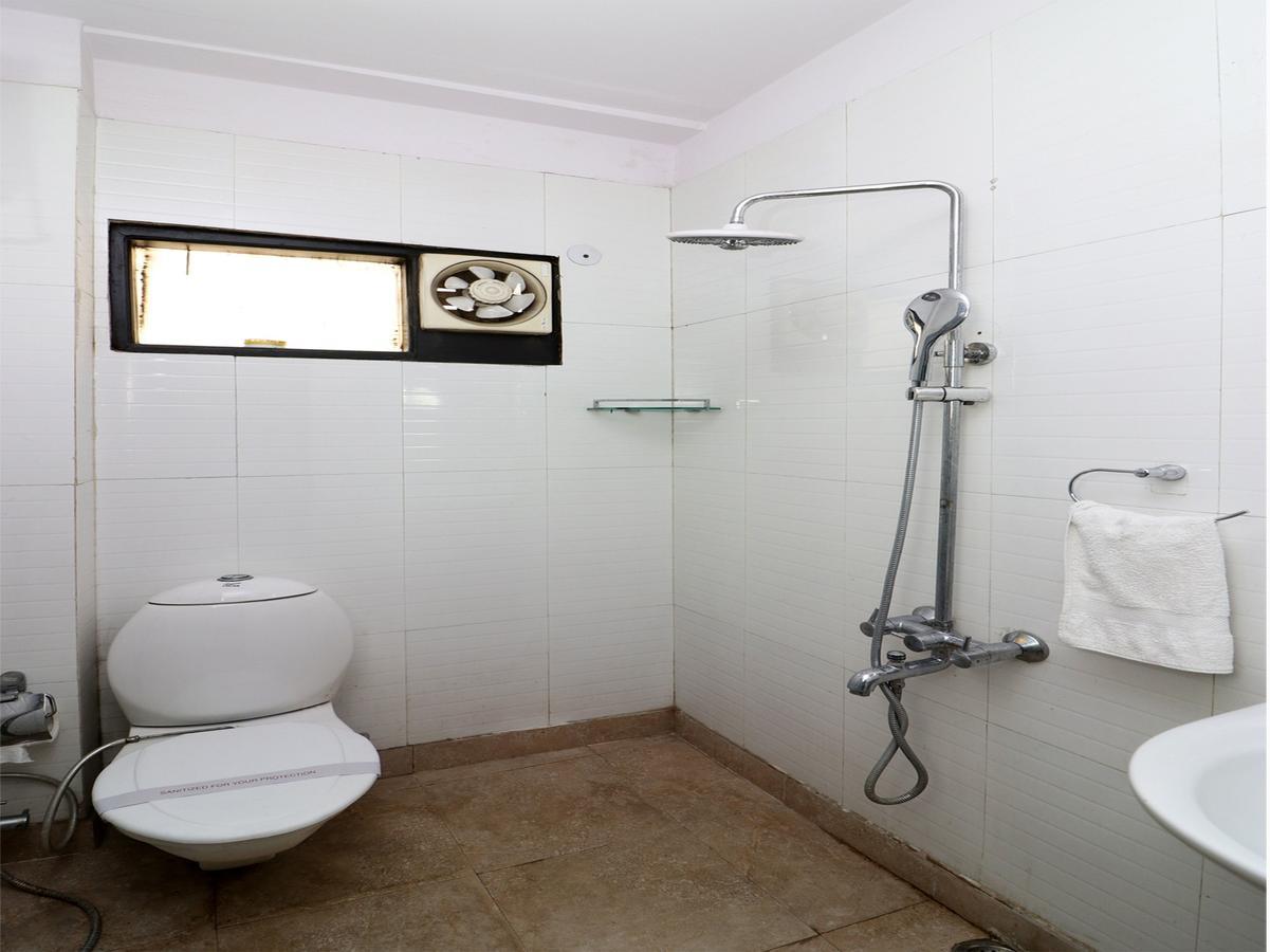 Oyo 13451 Star Corporate Avenue Hotel Ню Делхи Екстериор снимка