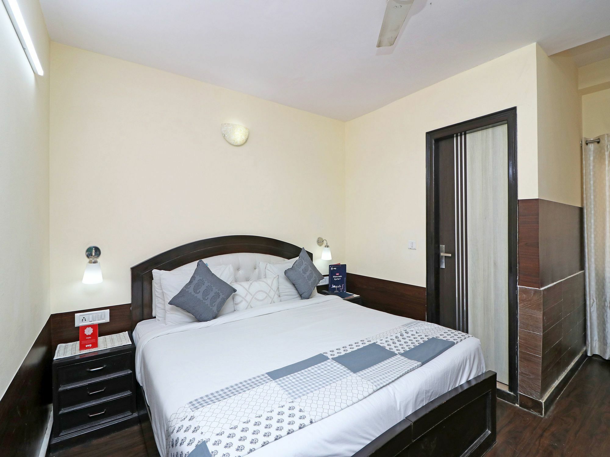 Oyo 13451 Star Corporate Avenue Hotel Ню Делхи Екстериор снимка