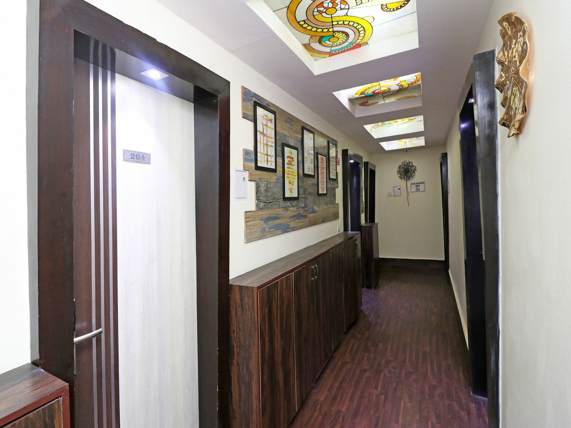 Oyo 13451 Star Corporate Avenue Hotel Ню Делхи Екстериор снимка